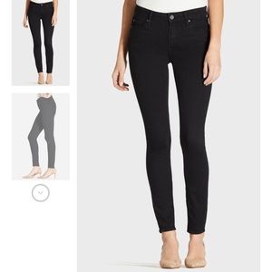 Mid Rise Black Skinny Jeans Sz28